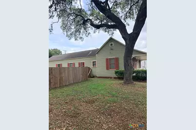 607 N Bridge, Victoria, TX 77901 - Photo 2