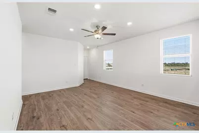 174 Green Berets Bend, Jarrell, TX 76537 - Photo 8