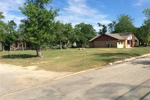 606 Woodworth St, Cuero, TX 77954 - Photo 4