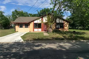 606 Woodworth St, Cuero, TX 77954 - Photo 2