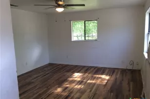 606 Woodworth St, Cuero, TX 77954 - Photo 12