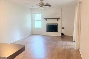 653 Rock St, New Braunfels, TX 78130 - Photo 2