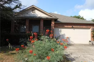 2242 Lakeline Dr, New Braunfels, TX 78130 - Photo 2