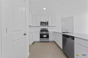 720 Horsetail Ln, New Braunfels, TX 78132 - Photo 2