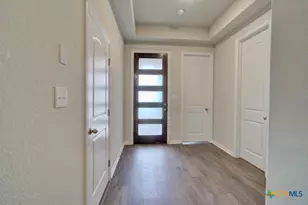 927 Creek Bed Dr, New Braunfels, TX 78130 - Photo 2