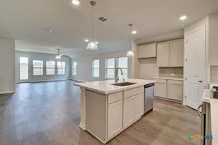 927 Creek Bed Dr, New Braunfels, TX 78130 - Photo 6