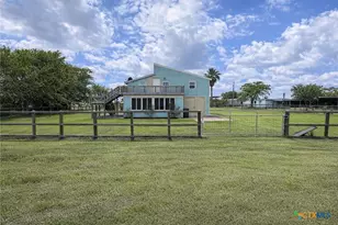 488 Alamo Beach Ave, Port Lavaca, TX 77979 - Photo 2