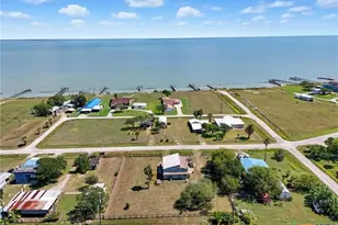 488 Alamo Beach Ave, Port Lavaca, TX 77979 - Photo 4