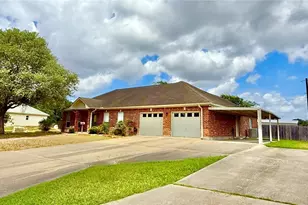 415 S Trinity St, Edna, TX 77957 - Photo 4