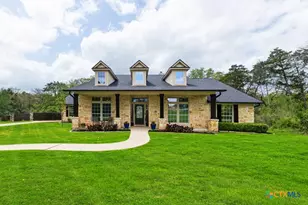 142 Carriage Ct, Bastrop, TX 78602 - Photo 2