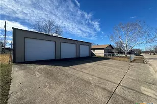 801 Meadowlark St, Hamilton, TX 76531 - Photo 40