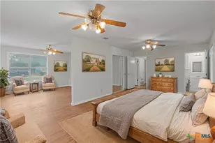 1052 E Weinert St, Seguin, TX 78155 - Photo 18