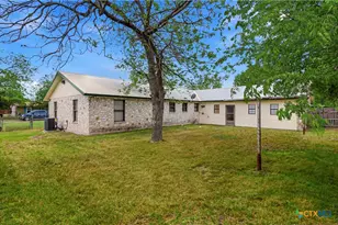 1052 E Weinert St, Seguin, TX 78155 - Photo 36