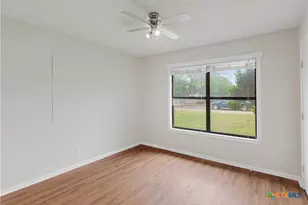1052 E Weinert St, Seguin, TX 78155 - Photo 26