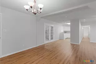 1052 E Weinert St, Seguin, TX 78155 - Photo 10