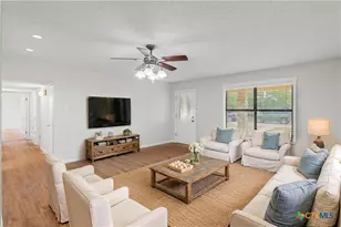1052 E Weinert St, Seguin, TX 78155 - Photo 6