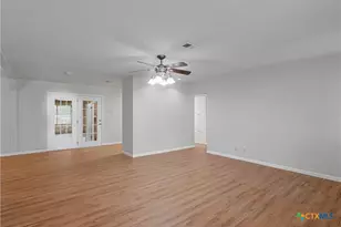 1052 E Weinert St, Seguin, TX 78155 - Photo 8