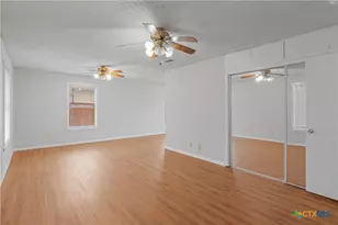 1052 E Weinert St, Seguin, TX 78155 - Photo 20