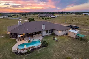 209 Stone House Dr, Liberty Hill, TX 78642 - Photo 2