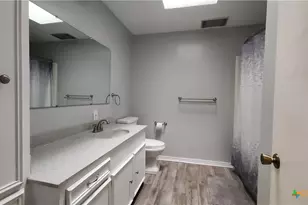 204 Cherokee Ln, Victoria, TX 77901 - Photo 10
