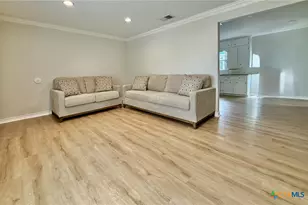 607 S East St, Edna, TX 77957 - Photo 4