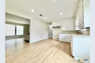 607 S East Street, Edna, TX 77957 - Photo 14