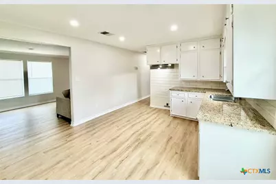 607 S East Street, Edna, TX 77957 - Photo 12