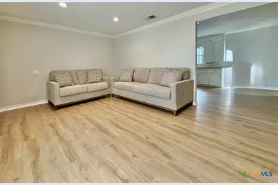 607 S East Street, Edna, TX 77957 - Photo 4