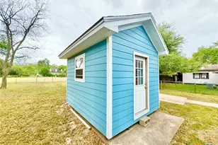 607 S East St, Edna, TX 77957 - Photo 32