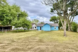 607 S East St, Edna, TX 77957 - Photo 34