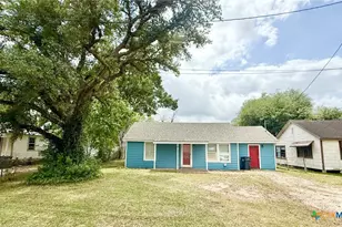 607 S East St, Edna, TX 77957 - Photo 2