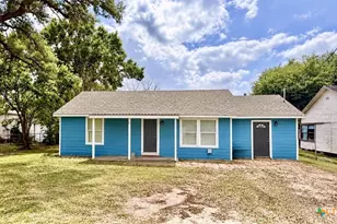 607 S East St, Edna, TX 77957 - Photo 1
