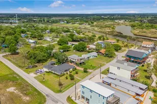 205 E Bay Ave, Seadrift, TX 77983 - Photo 6