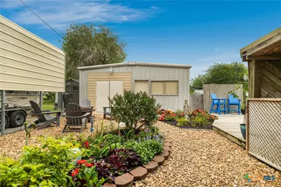 205 E Bay Avenue, Seadrift, TX 77983 - Photo 32