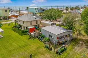205 E Bay Ave, Seadrift, TX 77983 - Photo 4