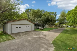 360 Shangrila Ln, New Braunfels, TX 78130 - Photo 16