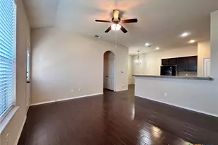 502 Creekside Cir, New Braunfels, TX 78130 - Photo 4