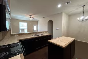 502 Creekside Cir, New Braunfels, TX 78130 - Photo 8