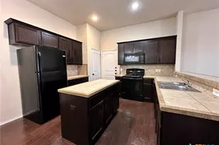 502 Creekside Cir, New Braunfels, TX 78130 - Photo 10