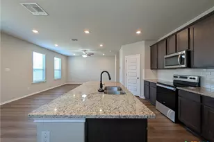 2565 Hiddenbrooke Trace, Seguin, TX 78155 - Photo 6