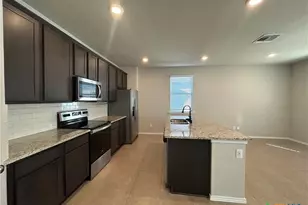 2565 Hiddenbrooke Trace, Seguin, TX 78155 - Photo 4