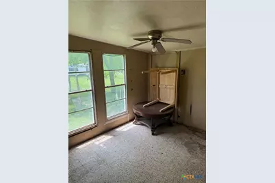 805 W Avenue C, Lampasas, TX 76550 - Photo 16