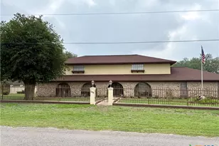 313 N Church, Goliad, TX 77963 - Photo 2