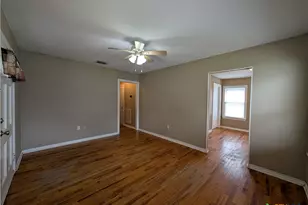 1185 W Mill St, New Braunfels, TX 78130 - Photo 4