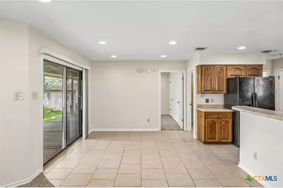 900 Boenig Street, Seguin, TX 78155 - Photo 12
