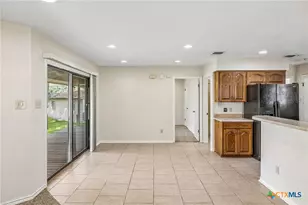 900 Boenig St, Seguin, TX 78155 - Photo 12