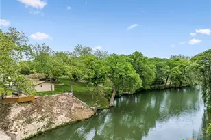 900 Boenig St, Seguin, TX 78155 - Photo 4