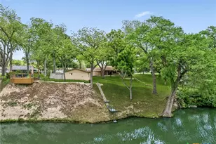 900 Boenig St, Seguin, TX 78155 - Photo 2