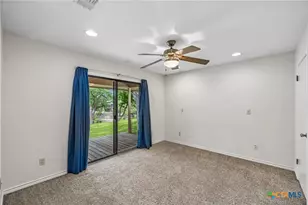 900 Boenig St, Seguin, TX 78155 - Photo 16