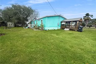 112 N Vivian Stevens St, Port Lavaca, TX 77979 - Photo 2